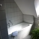 Avenue Hotel 3*