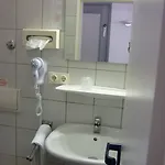 Avenue Hotel