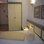 Avenue Hotel