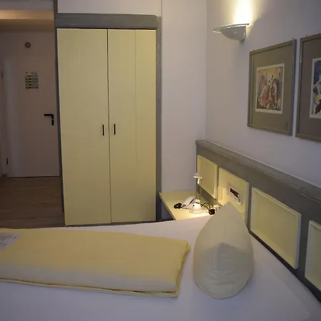 Avenue Hotel