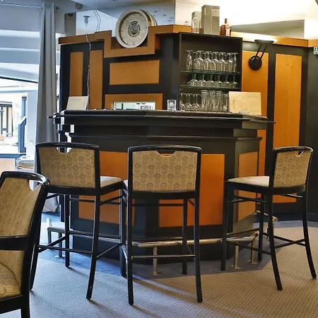 Avenue Hotel 3*
